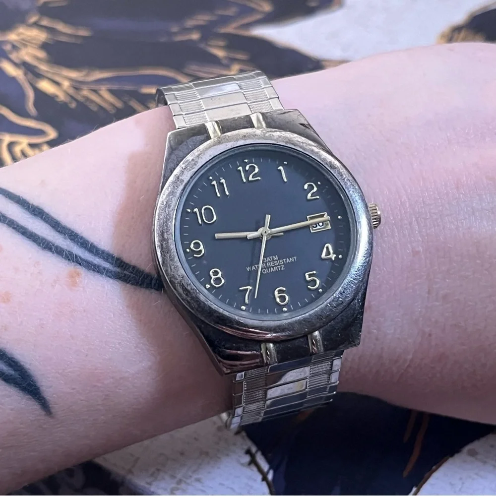 Vintage Men’s Comfort Band Silver and Blue Face Quartz Watch B1